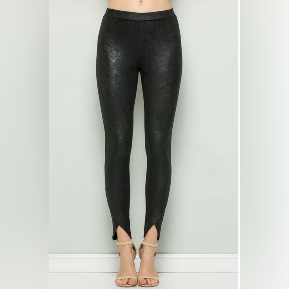 Pants - NWT Faux Snake Skin Leggings Pants size MEDIUM